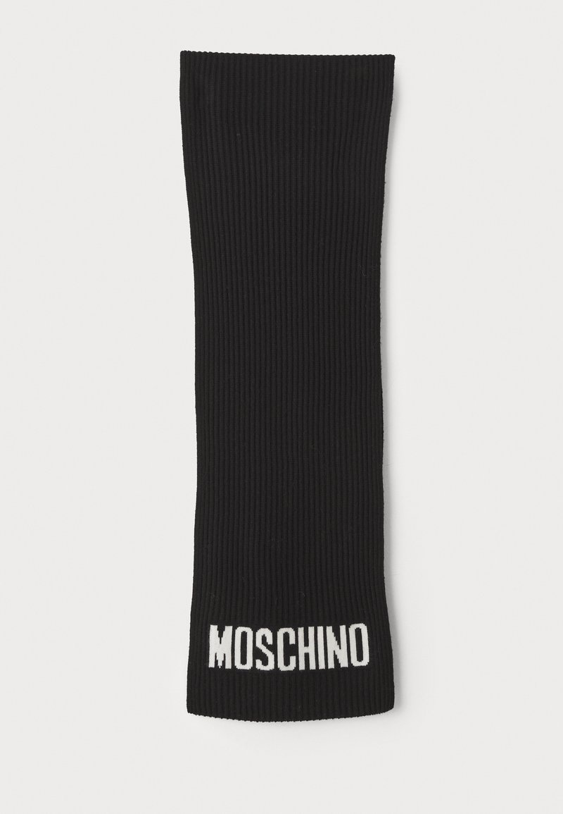 Sort ribbet strømpe med en lige form. Har hvid "MOSCHINO" tekst nederst. Glat tekstur, ensartet farve og struktureret design.