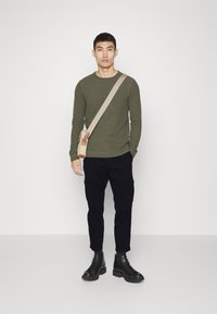 BOSS TABER - Calças cargo - black