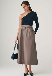 THE SET REGULAR FIT - 2 PACK  FULL MIDI  - Fustă în formă de A - black taupe brown