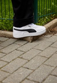 PRO CLASSIC  - Sneakers laag - white/black