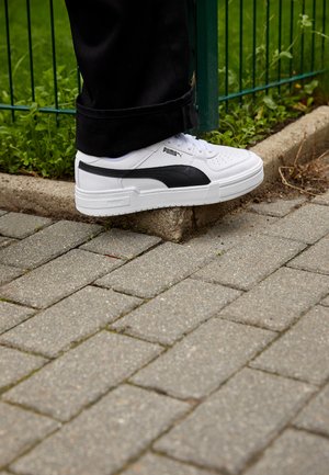 Puma CA PRO CLASSIC UNISEX - Tréningová obuv - white/black