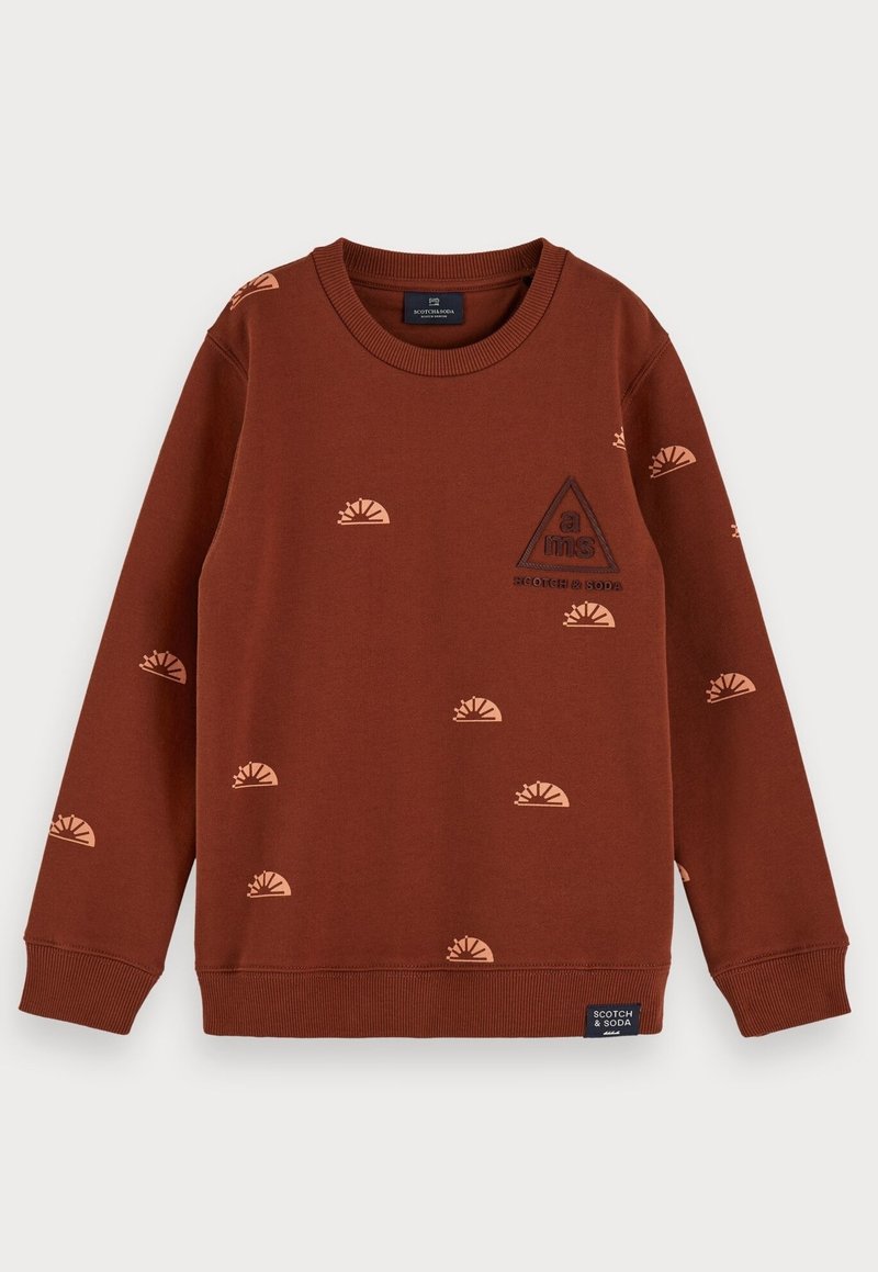 Sweat-shirt marron avec des motifs de soleil abstraits en orange clair, col rond côtelé et poignets. Logo brodé sur la poitrine.