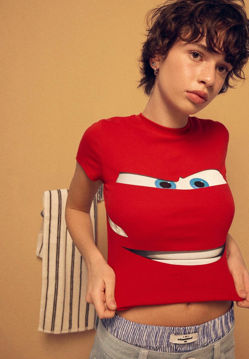 Bershka - CARS - T-shirt z nadrukiem, Powiększ