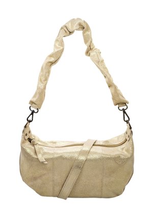 Sac à épaule en métal doré avec une finition texturée. Il dispose d'une sangle torsadée, d'une fermeture éclair et d'une forme arrondie. Les accents incluent des finitions en argent.