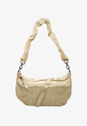 Sac à épaule en métal doré avec une finition texturée. Il dispose d'une sangle torsadée, d'une fermeture éclair et d'une forme arrondie. Les accents incluent des finitions en argent.