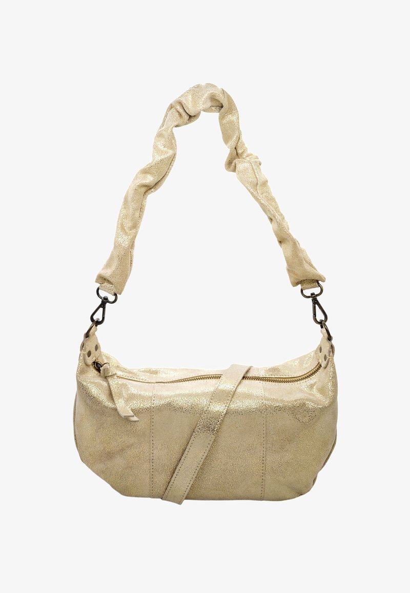 Sac à épaule en métal doré avec une finition texturée. Il dispose d'une sangle torsadée, d'une fermeture éclair et d'une forme arrondie. Les accents incluent des finitions en argent.