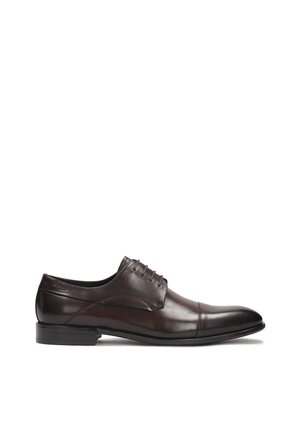 GUNTUR - Zapatos con cordones - brown