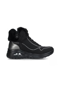 Zapatillas altas negras con forro de pelo, material sintético suave, acentos semibrillantes y una suela con amortiguación de aire visible.