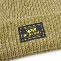 Gorro de punto verde con un patrón texturizado, que presenta una etiqueta negra con la inscripción "VANS OFF THE WALL" en texto amarillo y la fecha de establecimiento.