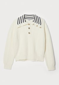 Cremefarbener Pullover mit strukturierter Strickoptik, ausgestattet mit einem weiten Kragen mit marineblauen Streifen und goldenen Knopfdetails. Verkürzte Länge.