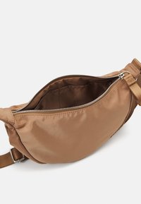 Lindex BAG BUMBAG UNO - Ledvinka - camel