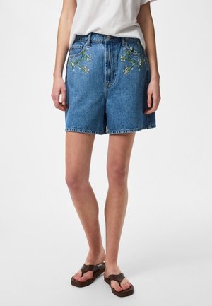 Pieces PCSKY EMBROIDERY - Jeansshort - medium blue denim