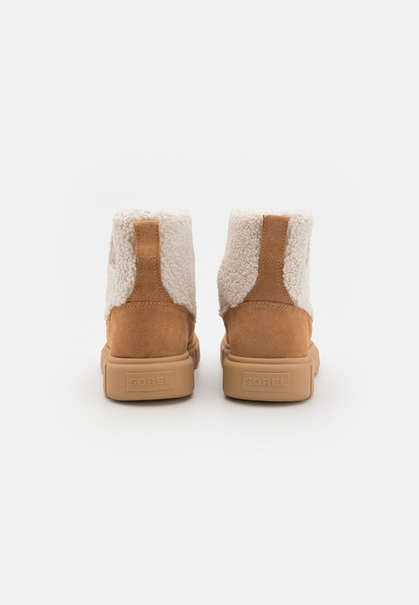 EXPLORER III SLIP-ON COZY WP - Platform ankle boots - sand4