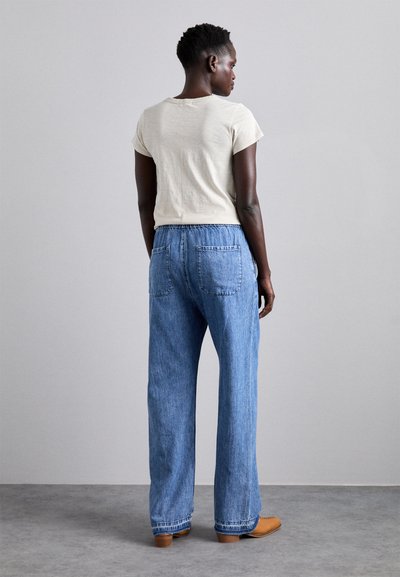 rag & bone ULTRA FEATHERWEIGHT LOGAN BEACH PANT - Brīva piegriezuma džinsi - delmar