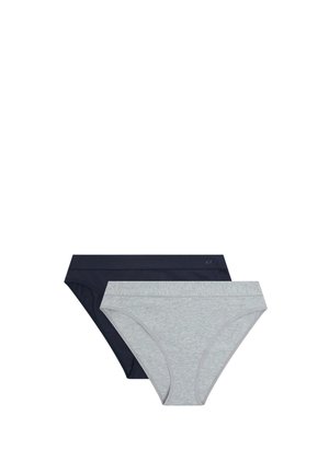 Dwie damskie majtki typu briefs, jedna jasnoszara i jedna ciemnoniebieska, położone płasko na sobie na białym tle.