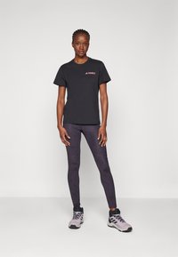 Adidas Terrex MOUNTAIN TEE - Triko s potiskem - black
