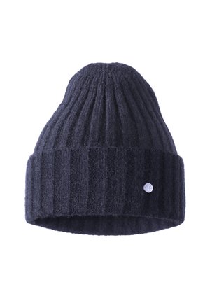 Gebreide donkerblauwe beanie met een geribbelde textuur en omgeslagen rand. Heeft een klein zilveren logo-detail aan de zijkant. Zacht en warm materiaal.
