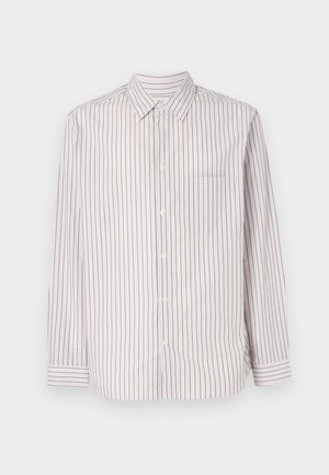 Wit overhemd met lange mouwen en verticale strepen in roze, blauw en groen. Heeft een klassieke kraag en een enkele borstzak.