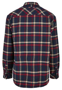 Herren kariertes Hemd, navyblaue Basis mit kariertem Muster in Rot und Creme, lange Ärmel, Knopfmanschetten und klassischem Kragen. Weiche Stofftextur.