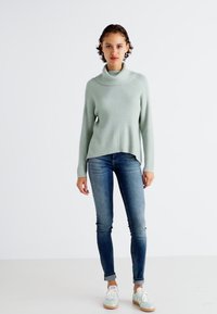 ONLY ONLKATIA SADDLE ROLL NECK - Maglione - aqua gray melange