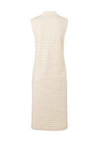 Elfenbeinfarbenes ärmelloses Kleid mit hohem Hals, das eine gesteppte Textur und rechteckige Muster aufweist und bis zur Mitte der Waden reicht.