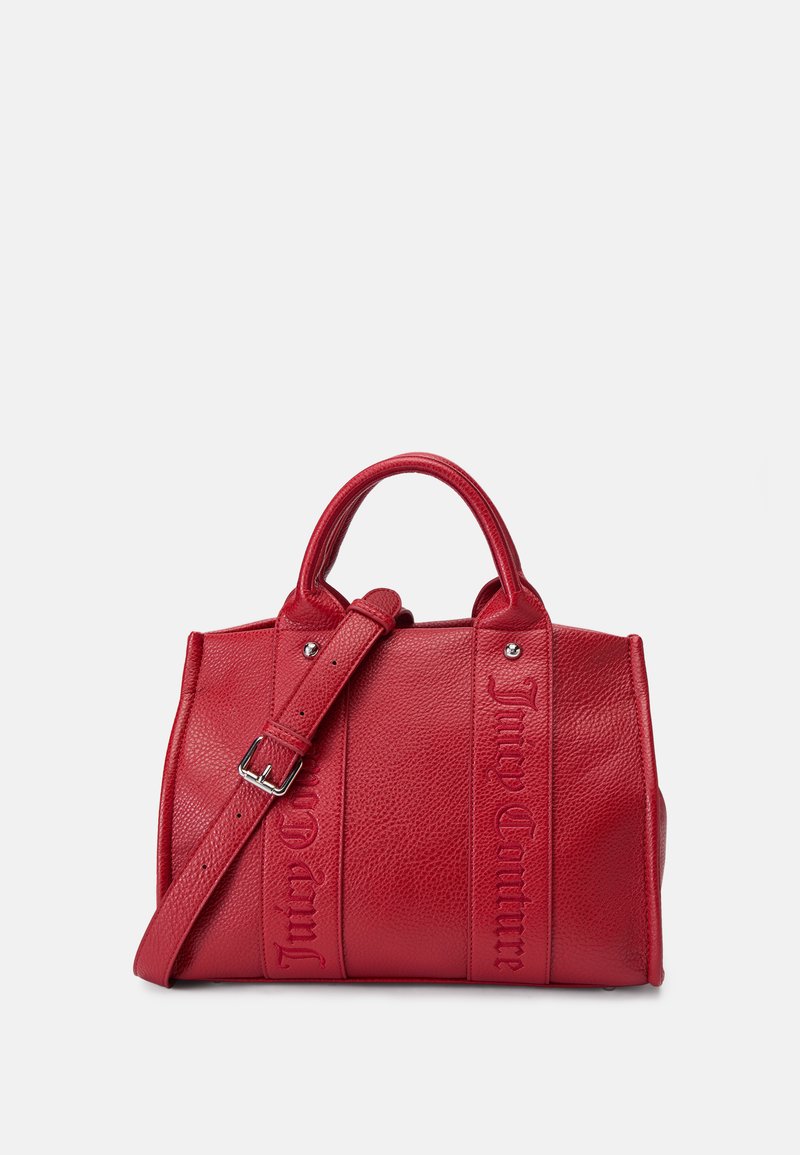 Raudona odinė rankinė su dvejomis trumpomis rankenomis, reguliuojama petneša, tekstūruota paviršiumi ir įspaustu "Juicy Couture" ženklu priekyje.