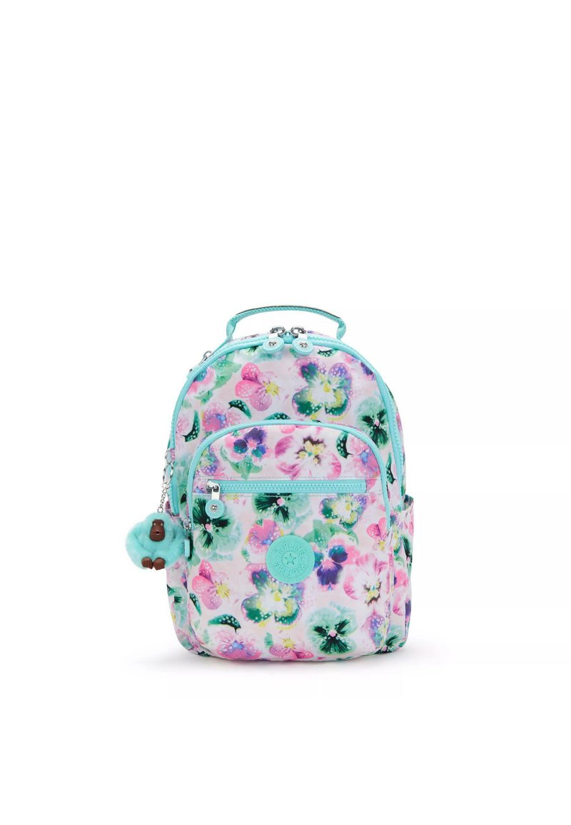 Mochila con estampado floral en colores pastel, con un zipper turquesa y etiquetas. Tejido suave con un pequeño llavero de mono de peluche adjunto.