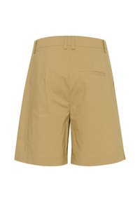 Khaki šortky s uvolněným střihem, vyrobené z lehkého materiálu. Obsahují zadní kapsu a jednoduchý lem, s poutky na opasek v pase.