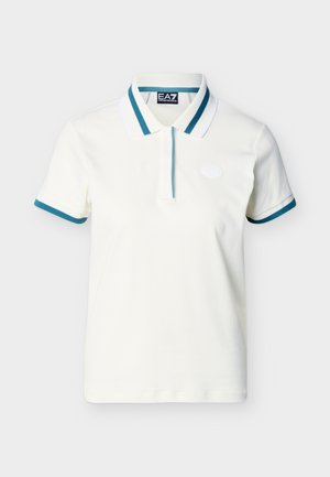 Hvit poloshorte med korte ermer og turkis kant på kragen og ermene, med en liten preget logo på venstre bryst og en merkelapp med merke inne i kragen.