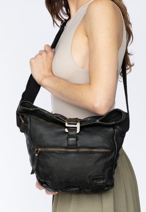 Gusti Leder, AUNA - Cross body bag - schwarz