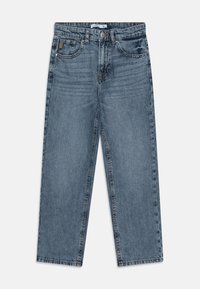 Jean en denim bleu clair avec une coupe droite, cinq poches et un léger délavage. Fini avec des coutures orange et une fermeture à bouton.