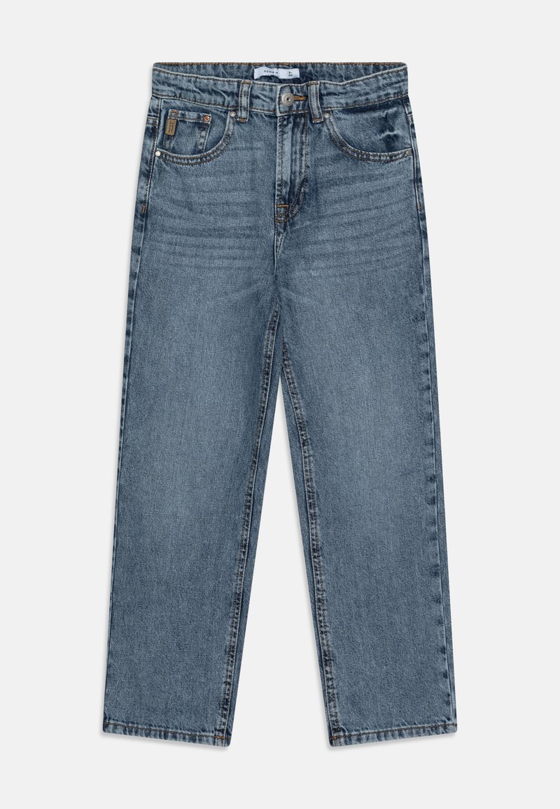 Jean en denim bleu clair avec une coupe droite, cinq poches et un léger délavage. Fini avec des coutures orange et une fermeture à bouton.