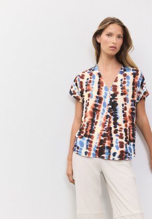 - T-shirt z nadrukiem