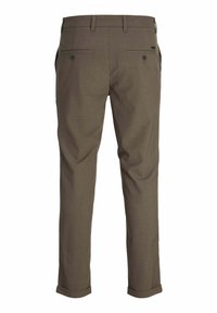 Braune Hose aus strukturiertem Stoff mit geradem Schnitt, ausgestattet mit zwei Gesäßtaschen mit Knopfverschluss und hochgekrempelten Säumen.