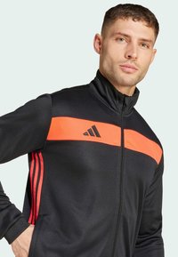 adidas Performance ADIDAS PERFORMANCE TIRO 25 ESSENTIALS TRACK SUIT - Trainingsanzug - black   lucid red