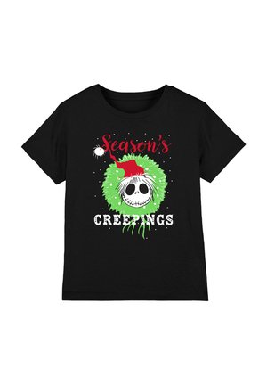 Schwarzes T-Shirt mit einem Skelettgesicht, das einen roten Weihnachtsmann-Hut trägt, umgeben von einem grünen Kranz, mit dem Schriftzug "Season's Creepings" in rotem und weißem Text.
