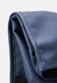 Rains ROLLTOP LARGE UNISEX - Ryggsäck - bay