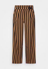 Randiga vida byxor i brunt och svart, med hög midja, veck och dubbla knapppdekorer på framsidan av midjebandet.