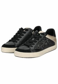 Sneakers neri con pannello laterale testurizzato glitterato, dettagli in beige a contrasto, chiusura con lacci sul davanti e zip su un lato. Suola in gomma.