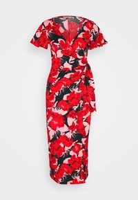 Robe midi style portefeuille avec manches courtes, col en V, et imprimé floral rouge sur fond noir et rose, avec un détail noué sur le côté.