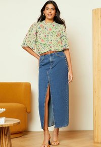 Love & Roses REGULAR FIT - FLORAL PRINTED DOBBY FLUTTER SLEEVE - Blúz - green