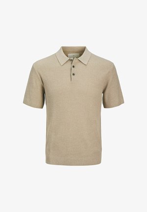 Polo tricoté beige à manches courtes avec trois boutons foncés et un col classique, présenté sur un fond blanc.