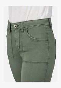 Unausgewählt, ivy green