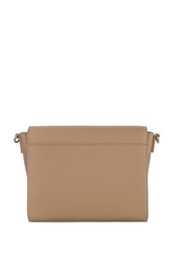 Beżowa skórzana torba o prostokątnym kształcie, gładkiej powierzchni i złotych akcentach. Charakteryzuje się minimalistycznym wzornictwem bez widocznych wzorów.