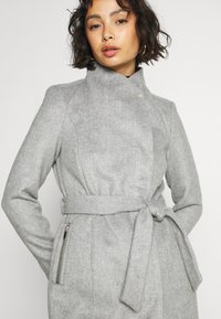Vero Moda Petite VMTWODOPE BELT JACKET - Casaco leve - light grey melange
