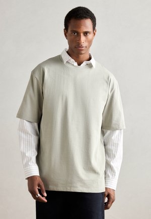 O NECK TEE OVERSIZE - Paprasti marškinėliai - khaki
