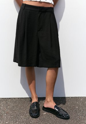 PULL&BEAR, LONG HIGH-WAIST WITH DARTS - BERMUDA SHORTS - Short - black