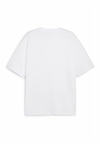 Hvid bomulds t-shirt, afslappet pasform med korte ærmer, rund hals og glat tekstur. Ingen synlige mønstre eller hardware detaljer.