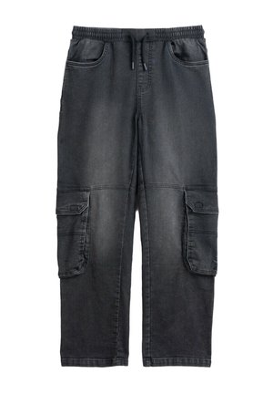 Ciemnoszare spodnie bojówki z elastycznym pasem, ściągaczem, przednimi kieszeniami oraz klapami na bocznych kieszeniach, prezentowane na białym tle.