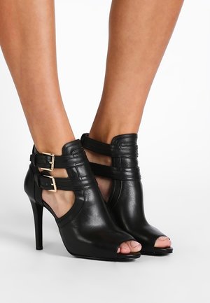 Botines de tacón - black